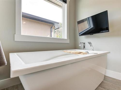 3112 Riesling Way, West Kelowna, BC - Indoor Photo Showing Bathroom