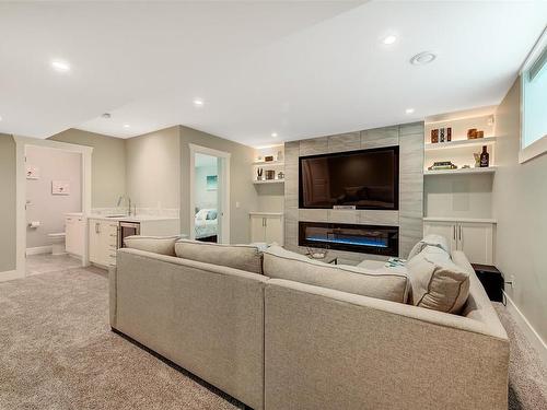 3112 Riesling Way, West Kelowna, BC - Indoor Photo Showing Living Room