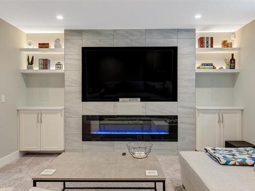 3112 Riesling Way, West Kelowna, BC - Indoor Photo Showing Living Room With Fireplace