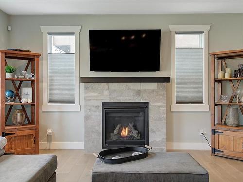 3112 Riesling Way, West Kelowna, BC - Indoor Photo Showing Living Room With Fireplace