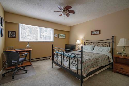 402-1390 Penticton Avenue, Penticton, BC - Indoor Photo Showing Bedroom