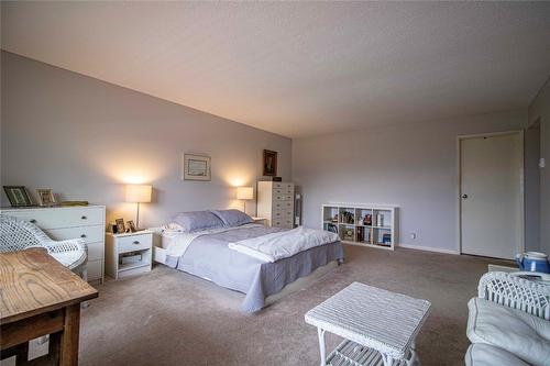 402-1390 Penticton Avenue, Penticton, BC - Indoor Photo Showing Bedroom