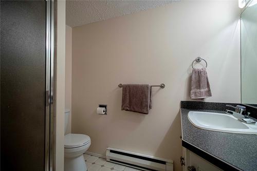 402-1390 Penticton Avenue, Penticton, BC - Indoor Photo Showing Bathroom