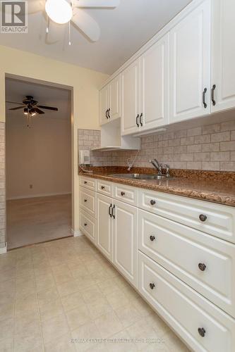 212 - 440 Wellington Street, St. Thomas, ON - Indoor Photo Showing Kitchen