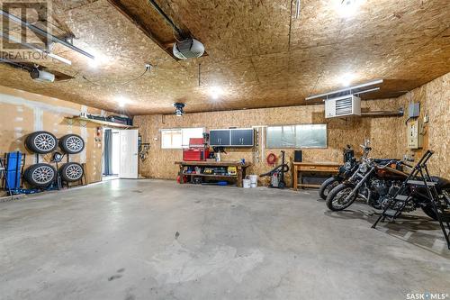 1002 Iroquois Street W, Moose Jaw, SK - Indoor Photo Showing Garage