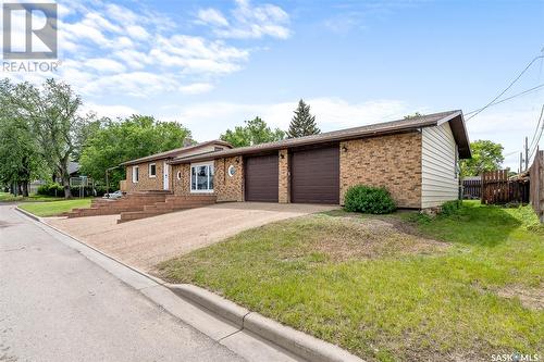1002 Iroquois Street W, Moose Jaw, SK - Outdoor With Exterior