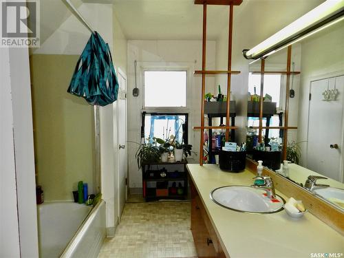 14 Connor Street, Tuxford, SK - Indoor Photo Showing Bathroom
