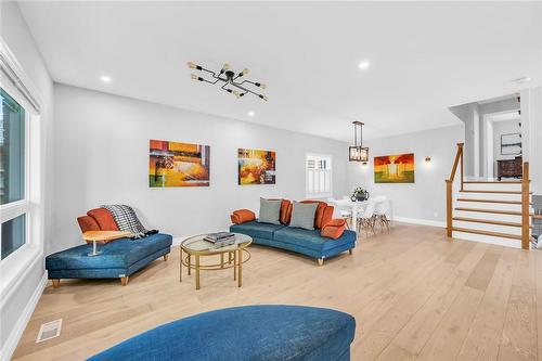 40 Driftwood Court, Grimsby, ON - Indoor Photo Showing Living Room