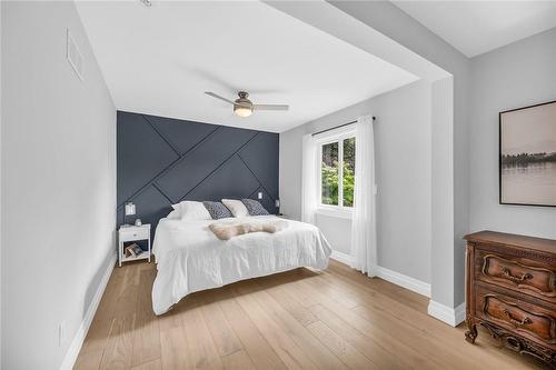 40 Driftwood Court, Grimsby, ON - Indoor Photo Showing Bedroom