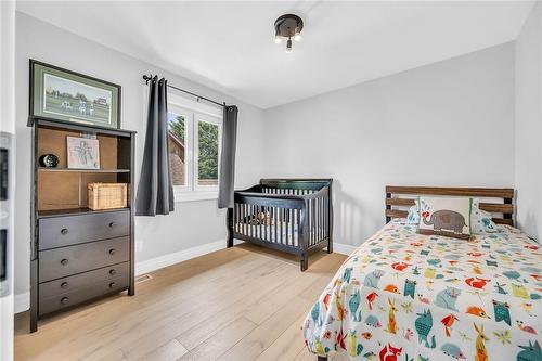 40 Driftwood Court, Grimsby, ON - Indoor Photo Showing Bedroom