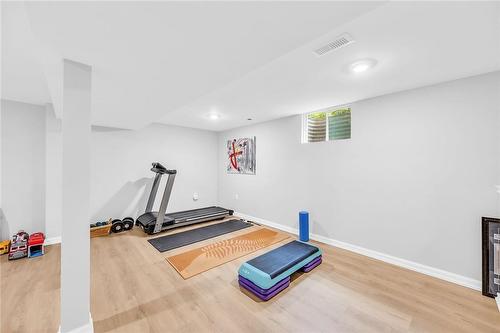 40 Driftwood Court, Grimsby, ON - Indoor Photo Showing Gym Room