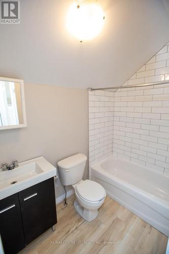 458 Adelaide Street N, London, ON - Indoor Photo Showing Bathroom