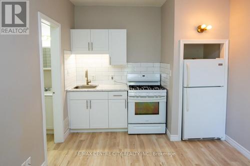 458 Adelaide Street N, London, ON - Indoor Photo Showing Kitchen