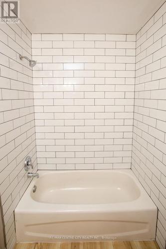 458 Adelaide Street N, London, ON - Indoor Photo Showing Bathroom