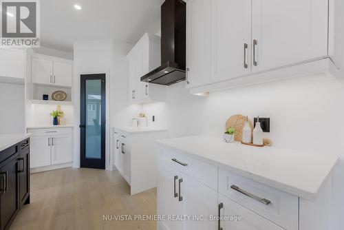 28 Basil Crescent, Middlesex Centre (Ilderton), ON - Indoor Photo Showing Kitchen