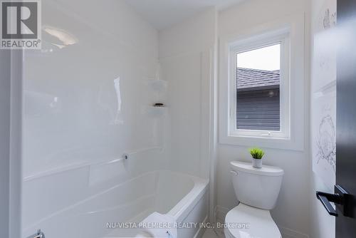 28 Basil Crescent, Middlesex Centre (Ilderton), ON - Indoor Photo Showing Bathroom