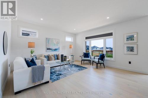 28 Basil Crescent, Middlesex Centre (Ilderton), ON - Indoor Photo Showing Living Room