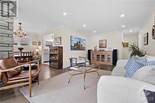 2173 Queensgrove Road, Ottawa, ON - Indoor Photo Showing Living Room