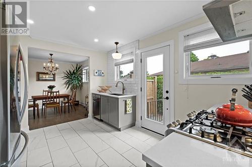 2173 Queensgrove Road, Ottawa, ON - Indoor Photo Showing Kitchen With Upgraded Kitchen