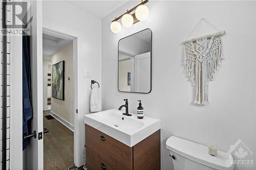 2173 Queensgrove Road, Ottawa, ON - Indoor Photo Showing Bedroom