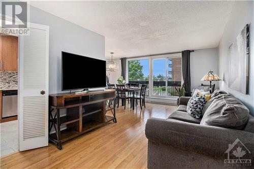 1505 Baseline Road Unit#315, Ottawa, ON - Indoor Photo Showing Living Room
