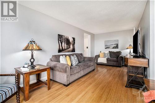 1505 Baseline Road Unit#315, Ottawa, ON - Indoor Photo Showing Living Room