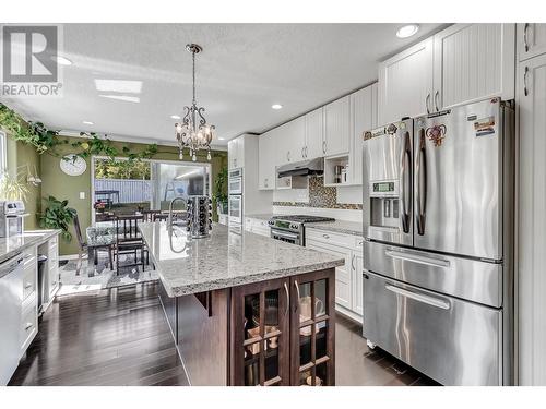 2950 Sullivan Crescent, Prince George, BC - Indoor Photo Showing Kitchen With Upgraded Kitchen