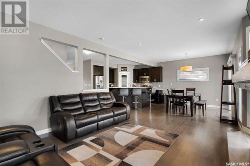 302 Pichler Crescent, Saskatoon, SK - Indoor Photo Showing Living Room
