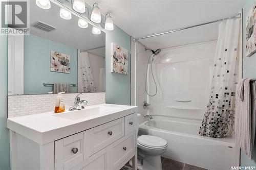 302 Pichler Crescent, Saskatoon, SK - Indoor Photo Showing Bathroom
