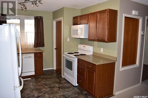 1141 Hastings Street, Moose Jaw, SK - Indoor Photo Showing Kitchen