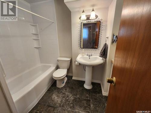 1141 Hastings Street, Moose Jaw, SK - Indoor Photo Showing Bathroom