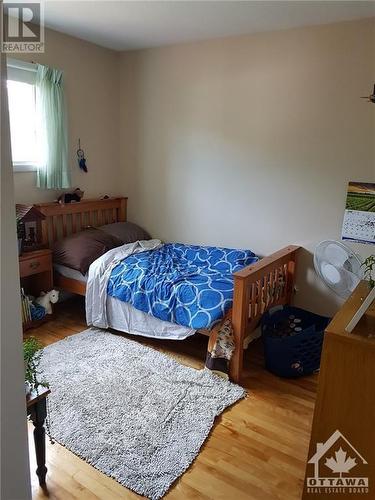 2426 Magnus Avenue, Ottawa, ON - Indoor Photo Showing Bedroom