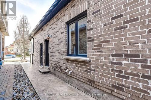 35 Eiffel Boulevard, Brampton, ON - Outdoor