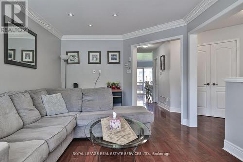 129 - 7360 Zinnia Place E, Mississauga, ON - Indoor Photo Showing Living Room