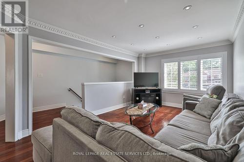 129 - 7360 Zinnia Place E, Mississauga, ON - Indoor Photo Showing Living Room