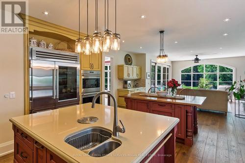 2050 Dickson Road, Mississauga, ON - Indoor Photo Showing Kitchen With Double Sink With Upgraded Kitchen