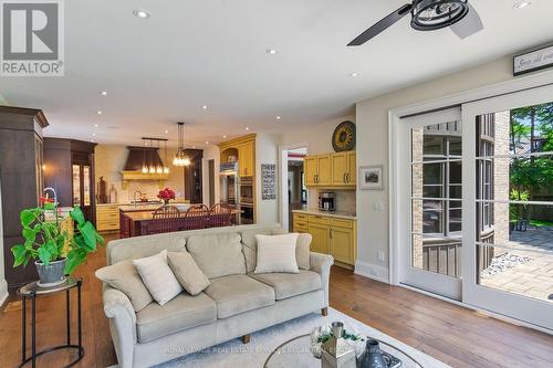 2050 Dickson Road, Mississauga, ON - Indoor Photo Showing Living Room