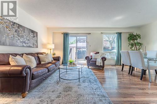 437 Ontario Street N, Milton, ON - Indoor Photo Showing Living Room