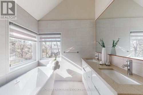 24 Fleetwell Court, Toronto, ON - Indoor Photo Showing Bathroom