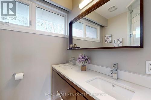 24 Fleetwell Court, Toronto, ON - Indoor Photo Showing Bathroom