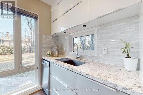 24 Fleetwell Court, Toronto, ON - Indoor Photo Showing Kitchen With Upgraded Kitchen