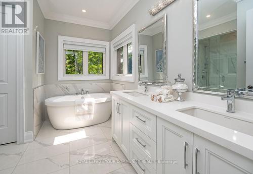 102 Ruggles Avenue, Richmond Hill, ON - Indoor Photo Showing Bathroom