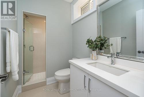 102 Ruggles Avenue, Richmond Hill, ON - Indoor Photo Showing Bathroom