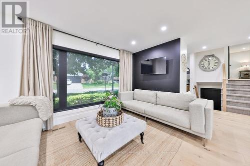 218 Vance Drive, Oakville, ON - Indoor Photo Showing Living Room