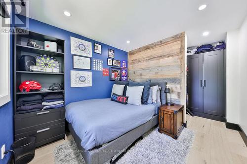218 Vance Drive, Oakville, ON - Indoor Photo Showing Bedroom