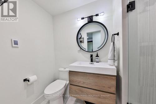 218 Vance Drive, Oakville, ON - Indoor Photo Showing Bathroom