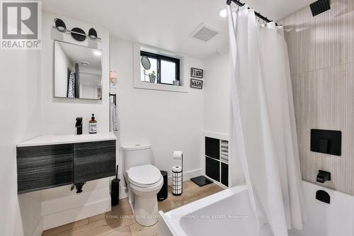 218 Vance Drive, Oakville, ON - Indoor Photo Showing Bathroom