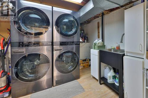 218 Vance Drive, Oakville, ON - Indoor Photo Showing Laundry Room