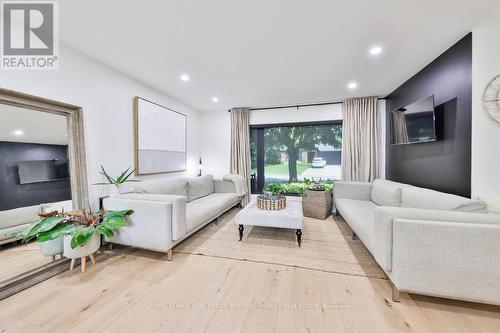 218 Vance Drive, Oakville, ON - Indoor Photo Showing Living Room