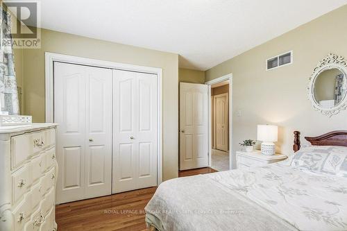 110 Fairington Crescent, Hamilton, ON - Indoor Photo Showing Bedroom
